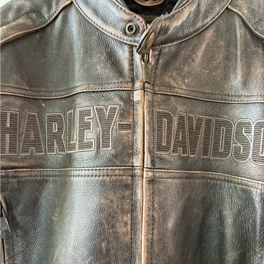 Harley-Davidson Distressed Men’s Roadway Leather Jacket. Model 98002-11VM